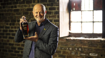Graham Eunson Master Distiller with the Trophy in WH6 (6).jpg